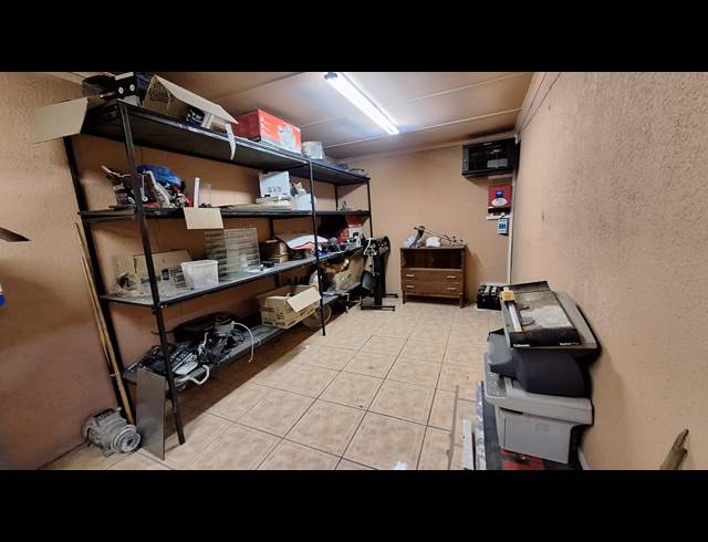279M² MINI FACTORY FOR SALE IN MAYBERRY PARK